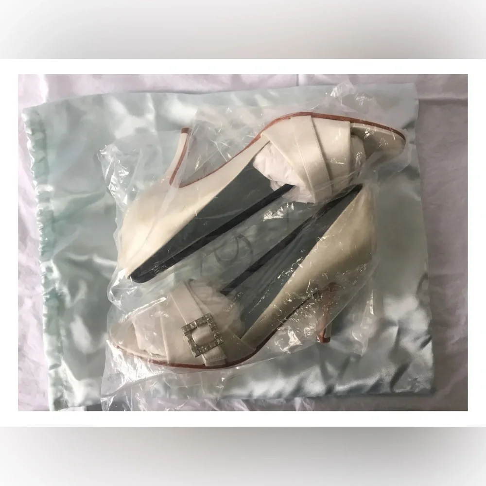 Grazia Franchesca Diamond White Silk Wedding Bridal Open Toe Heels Sz 7.5 NIB - Picture 4 of 6